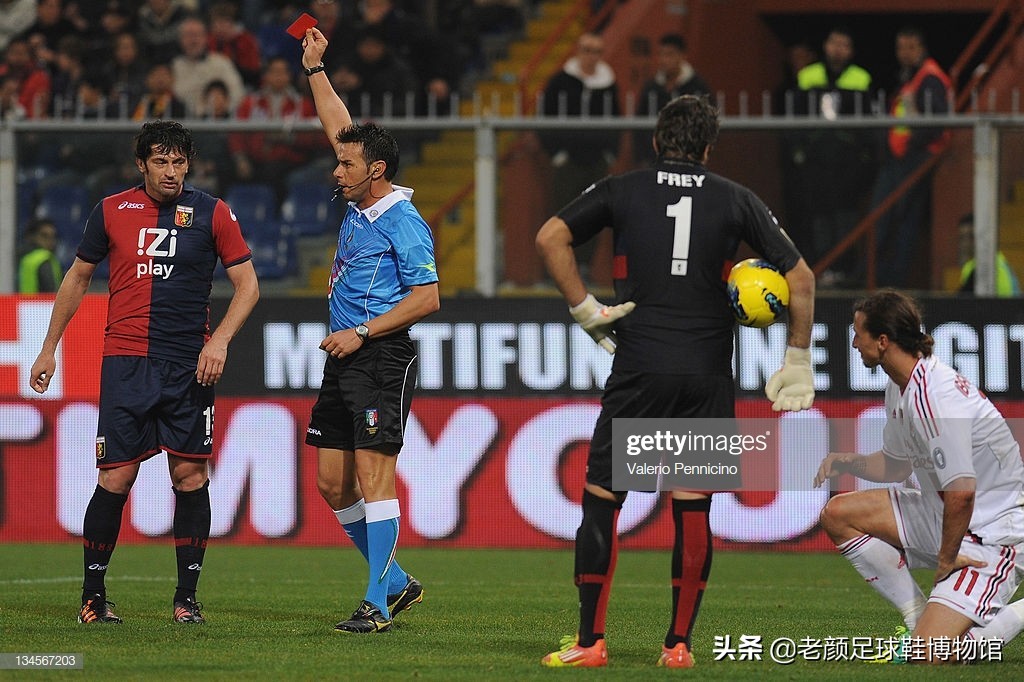 1600万欧的米兰左后卫，被伊布弄的身败名裂，退役半年当选副总理