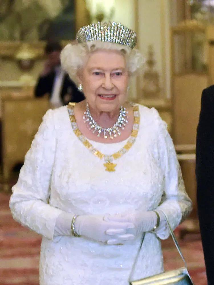 戴妃经典款戒指,戴妃蓝宝石珠宝