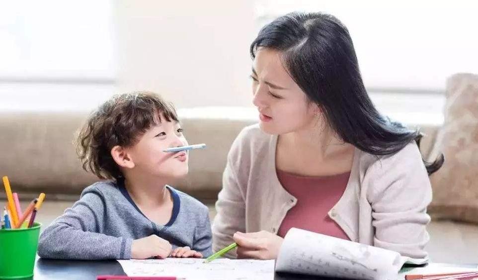 作为家长孩子犯错我们该怎么做,家长怎么正确的面对孩子的失误