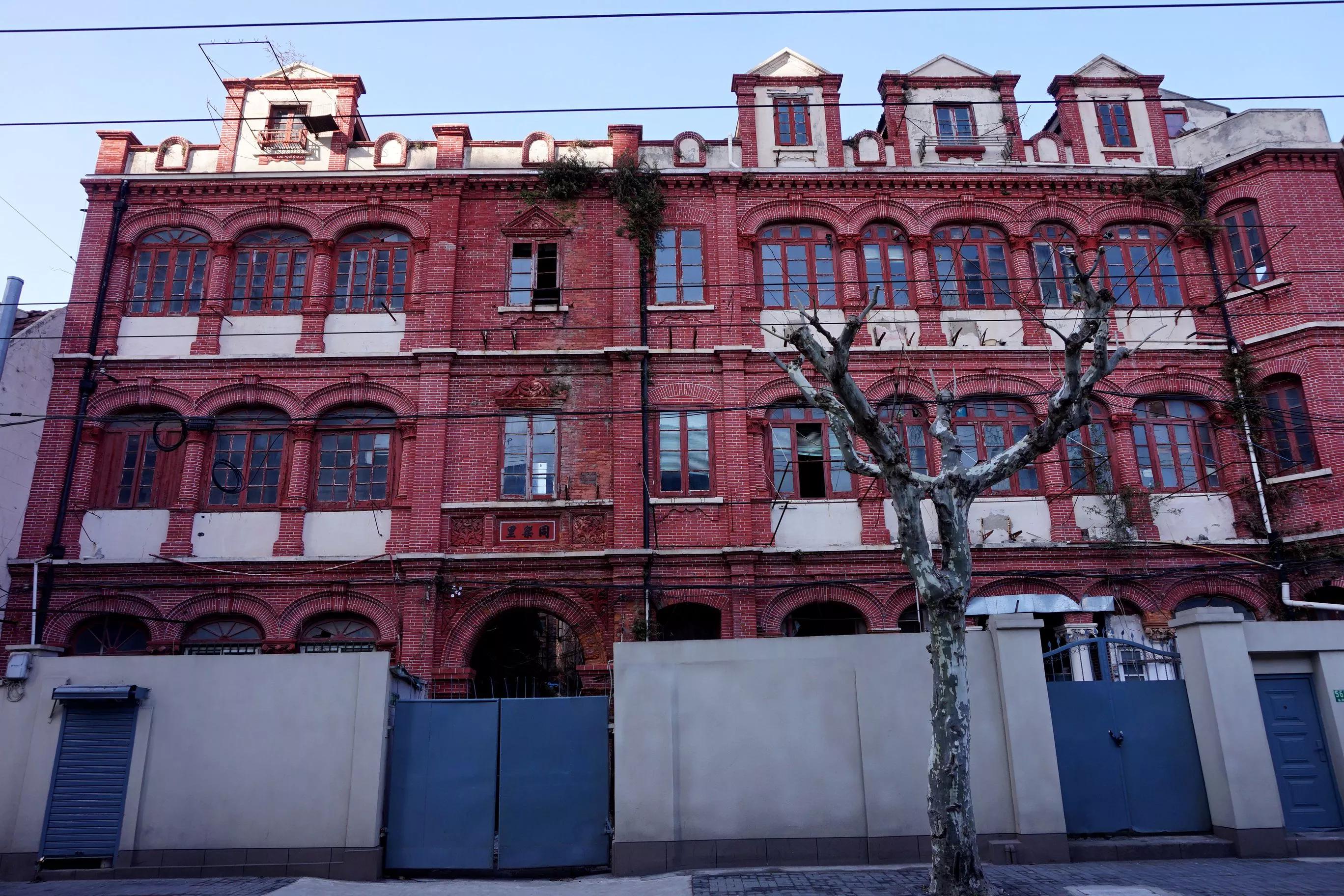 挥挥手不留痕迹,挥挥手不带走一粒尘土