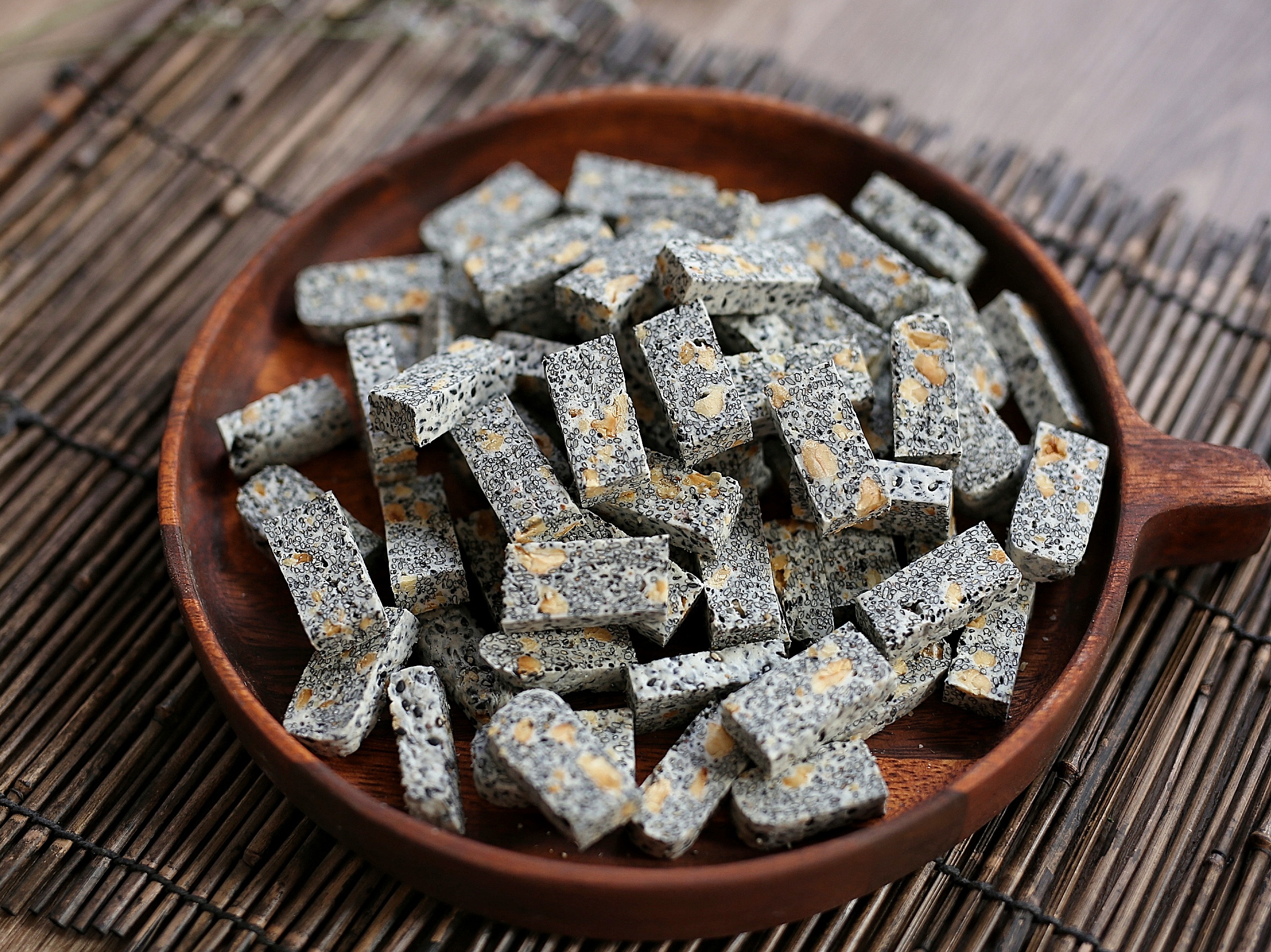 传统牛轧糖的做法最佳配方,好吃又容易做的零食牛轧糖