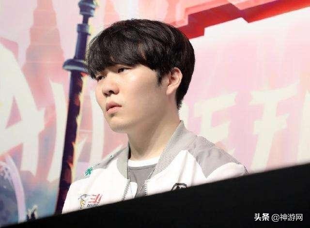 神吐槽:比赛表现不佳,Rooike开启通宵排位模式