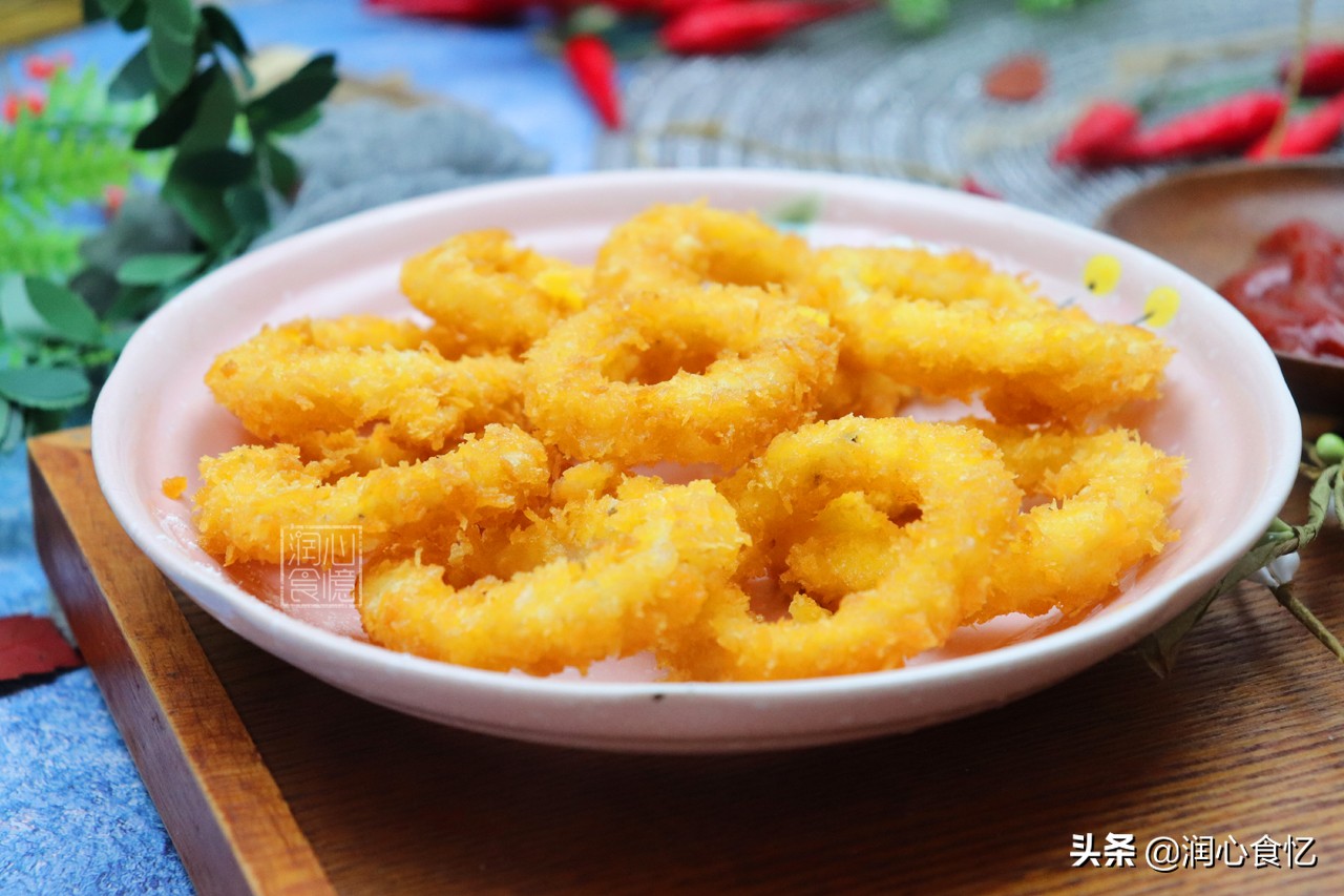 家中自制香酥鱿鱼圈,香酥鱿鱼圈炸制过程