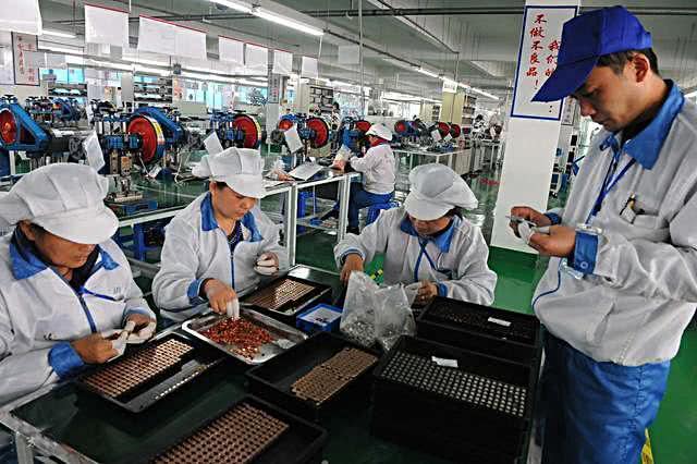 工厂员工想辞职厂里不同意怎么办,员工向公司提出辞职不批