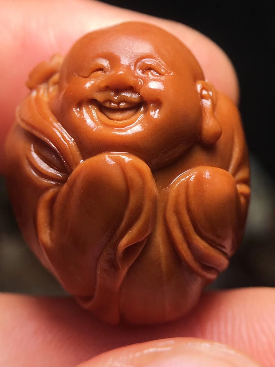 橄榄核雕手串上油盘还是干盘好看,玩文玩橄榄核雕要注意这三点