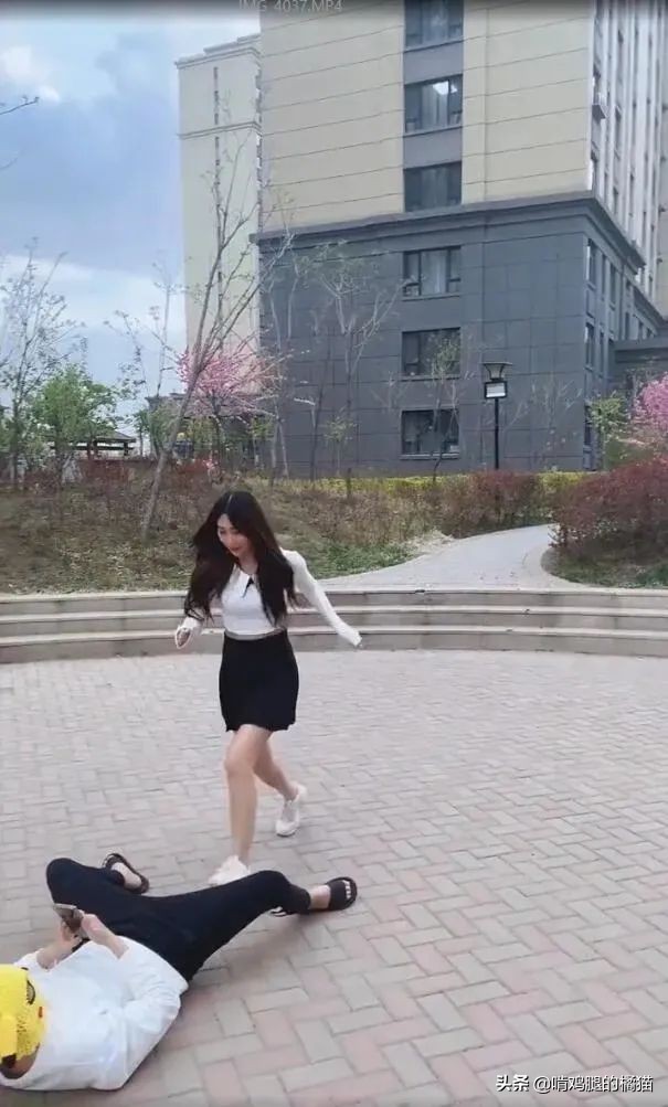 男朋友问我要不要吃东西咋回复,男朋友问我要不要吃夜宵怎么回复