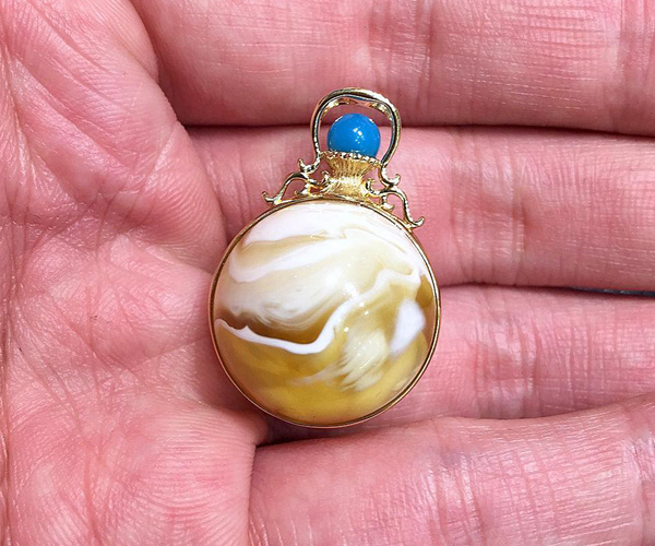 蜜蜡手镯和二代蜜蜡怎样辨别真假,优化蜜蜡和二代蜜蜡是一回事吗