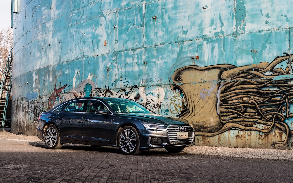 年收入80万存款100万买什么车,存款50万年薪10万适合买什么车