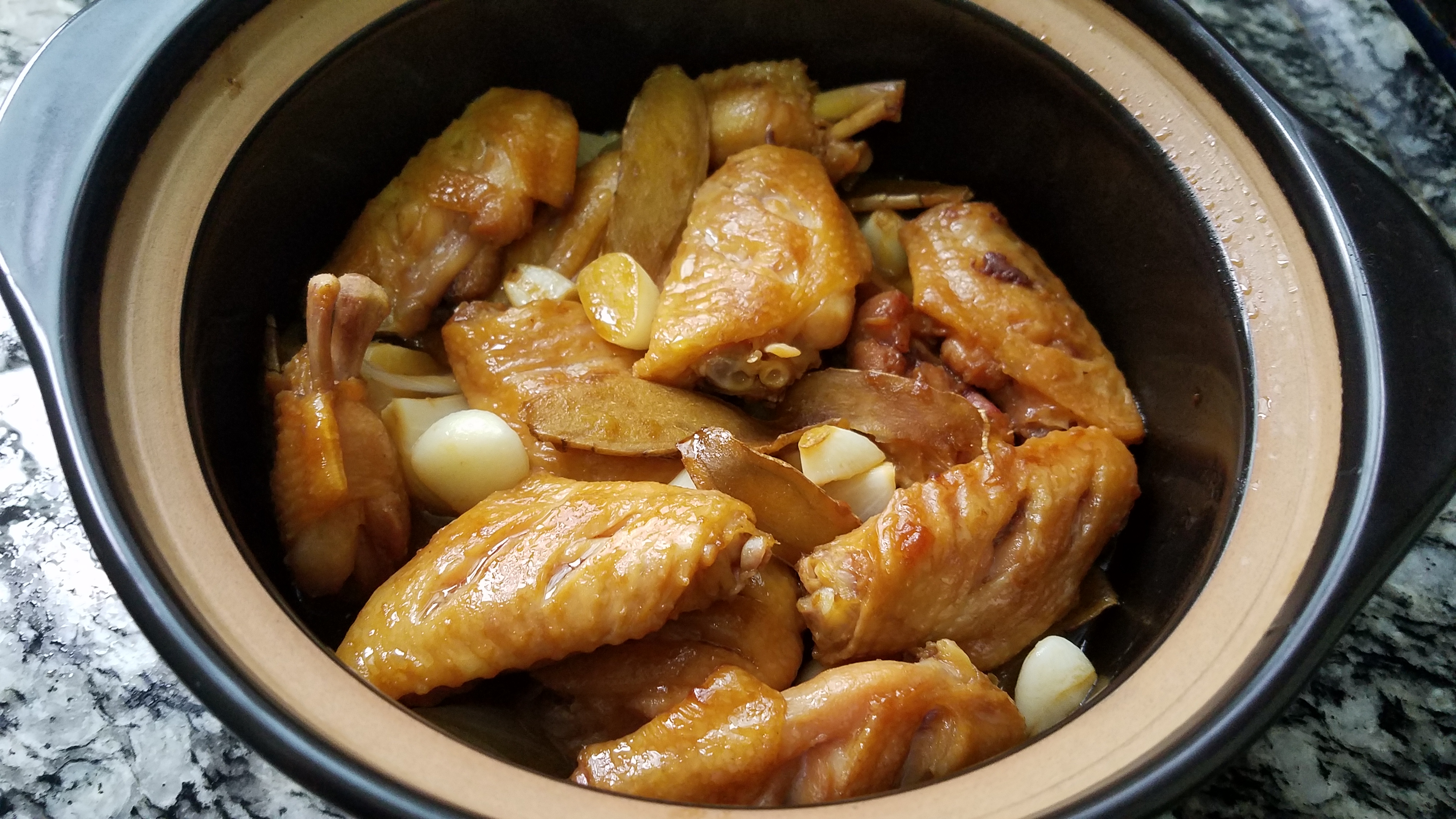 香喷喷的烤鸡奥尔良鸡翅,在家也能做香喷喷的鸡翅包饭