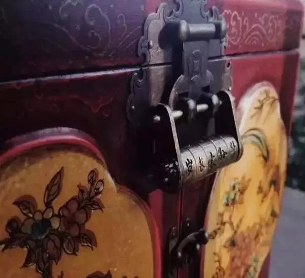 从前的锁好看钥匙也精美,从前的锁好看钥匙也精美什么意思