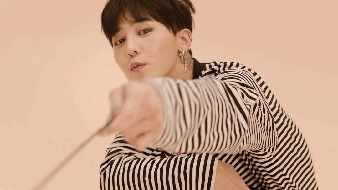 南韩神颜女爱豆李知恩,南韩男爱豆神颜用测谎仪