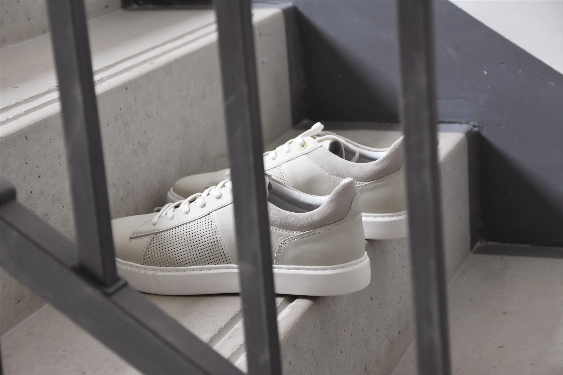 小米夏季新品：劲凉设计，无惧炎热酷暑，这款小白鞋比耐克都强