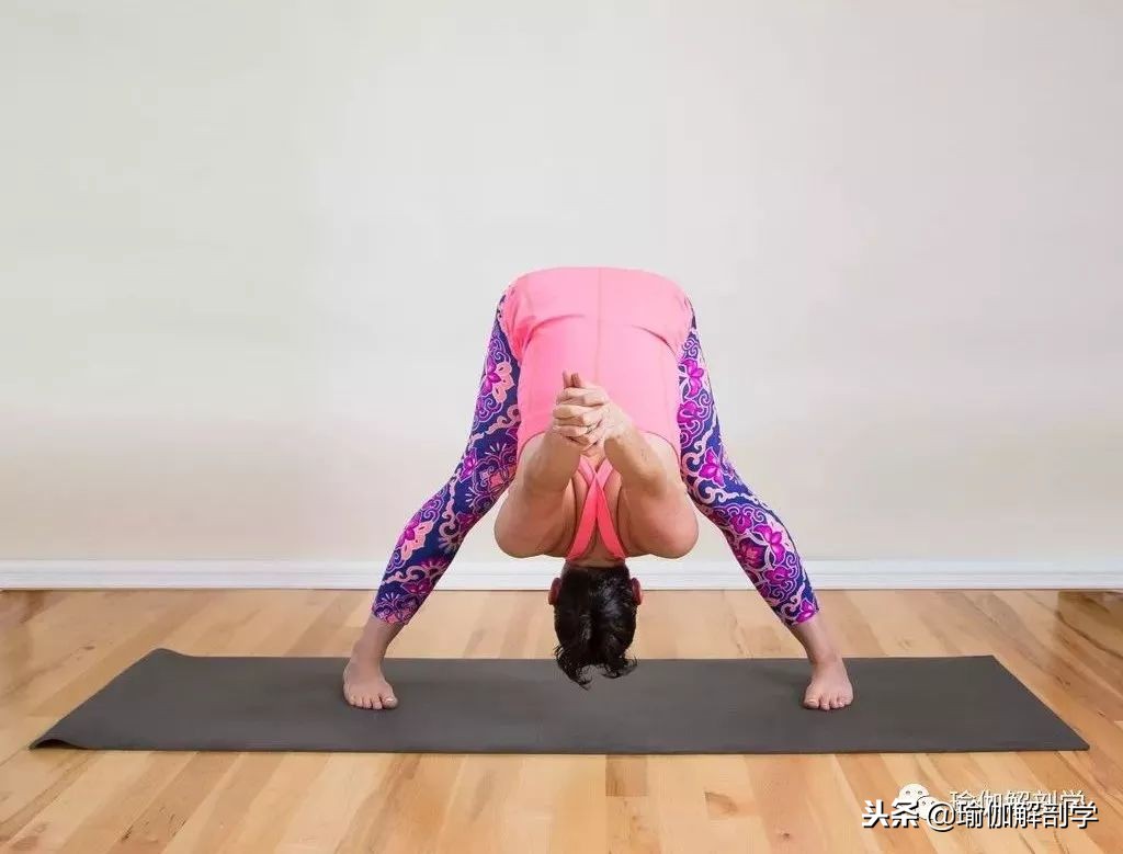 瑜伽拉伸动作30分钟初学者最简单,初学瑜伽拉伸的基本动作在家练习