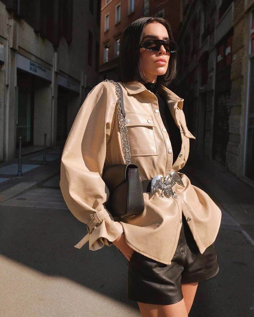 秋季款皮衣大气磅礴时髦休闲,春季皮衣的穿搭男款