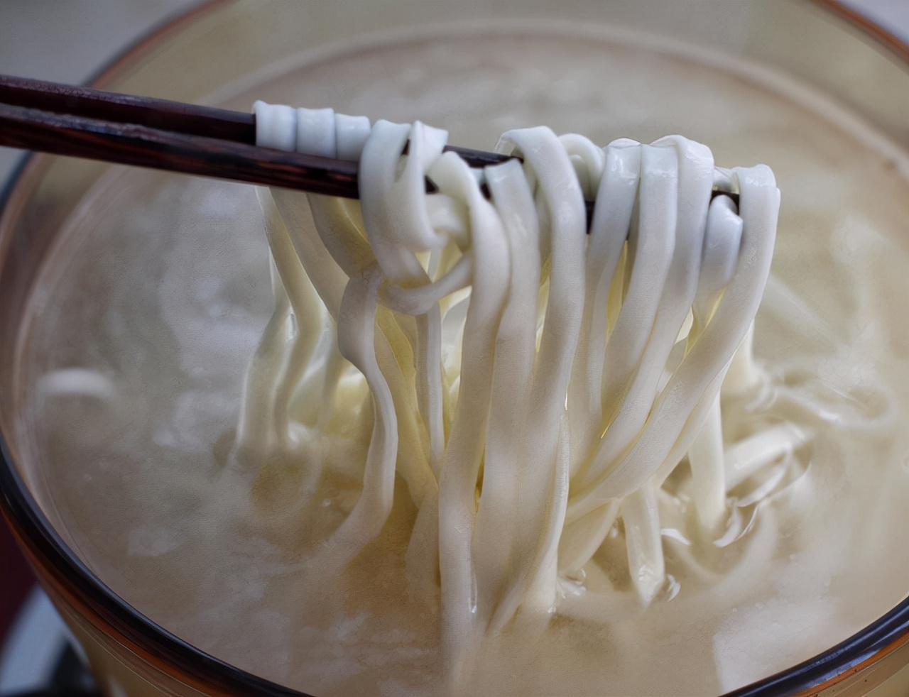 高血脂应该吃什么食物来控制血脂,血脂偏高吃米饭好还是吃面条好