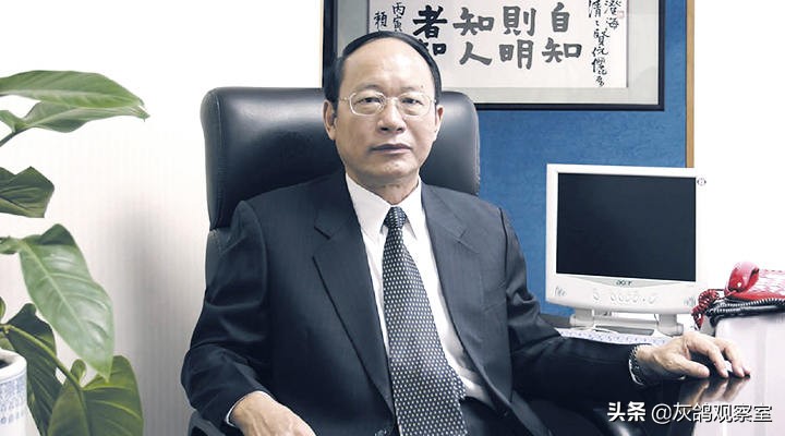 为做官放弃清华，却因被降级弃政从商，如今坐拥200亿身家