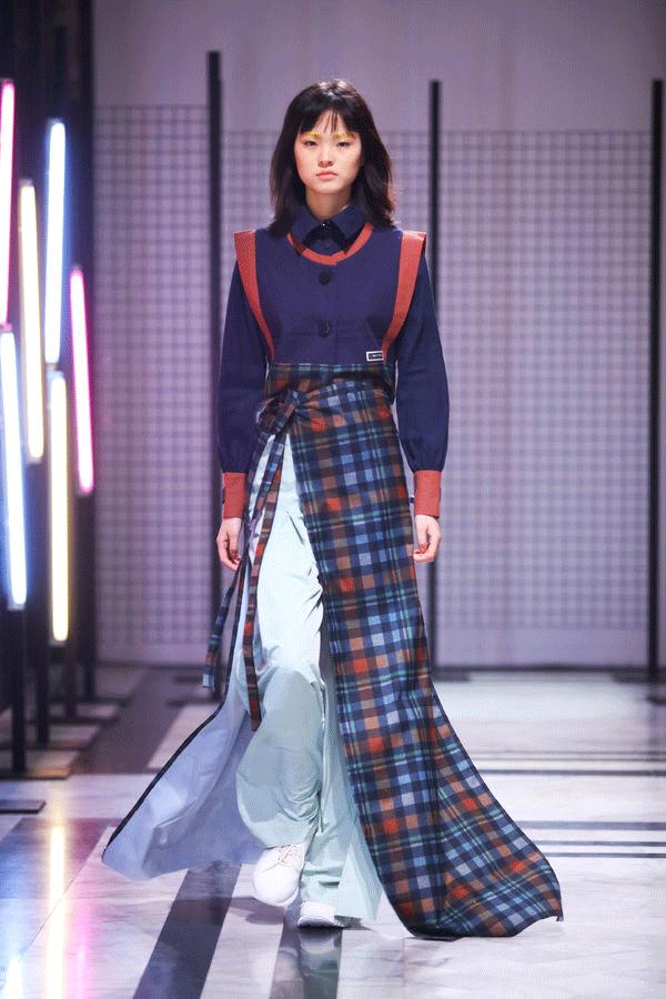 中国人只会跟风买名牌？80后女孩用旧衣改造成潮牌，燃炸上海滩