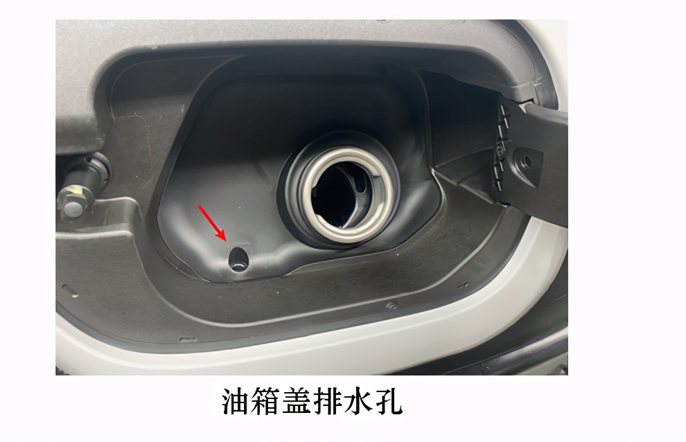 车内漏水是什么原因引起的,汽车里面漏水了排水孔在哪里