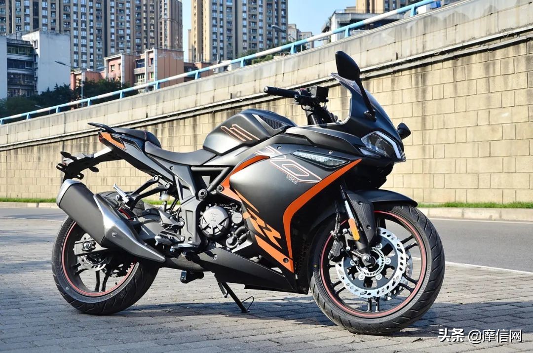 无极300rr和阿普利亚250选哪个好,2万公里的无极300rr值得买吗