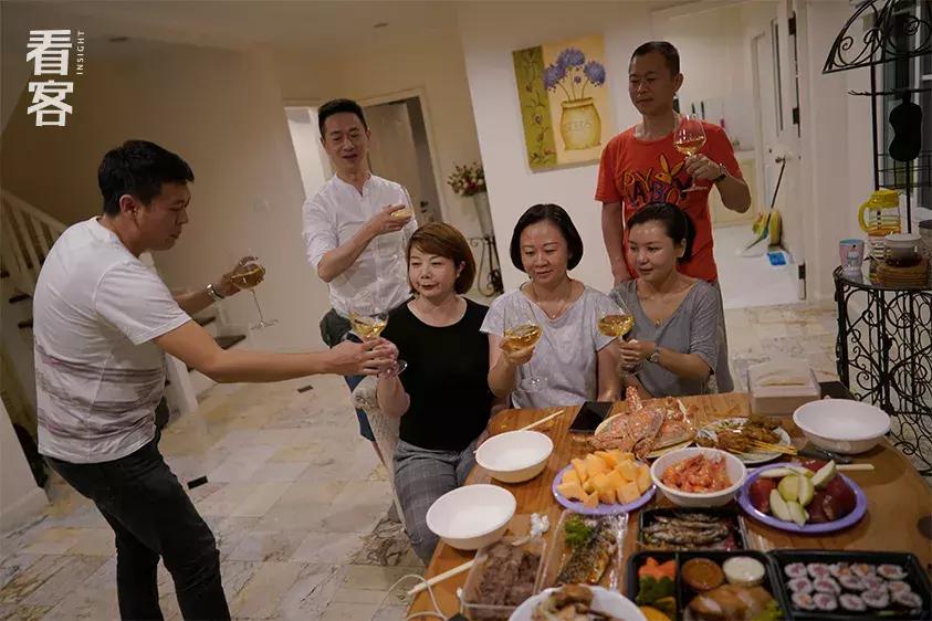 为了孩子上学全家都搬到县城好嘛,为了孩子上学全家去异地