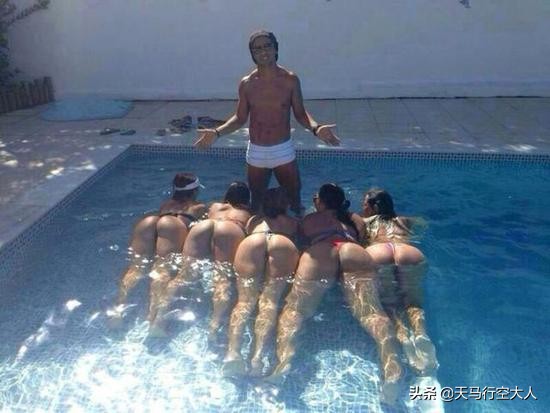 小罗，落入凡间的足球精灵，他的欢乐和世界只有他懂