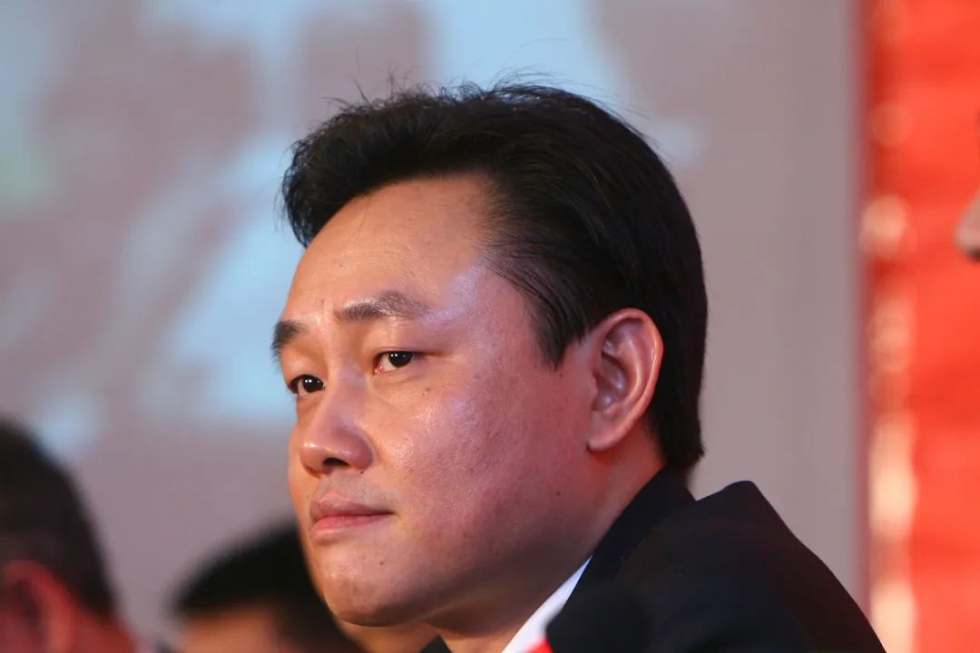 前首富黄光裕被曝已出狱，国美系闻声大涨，商界风云将起