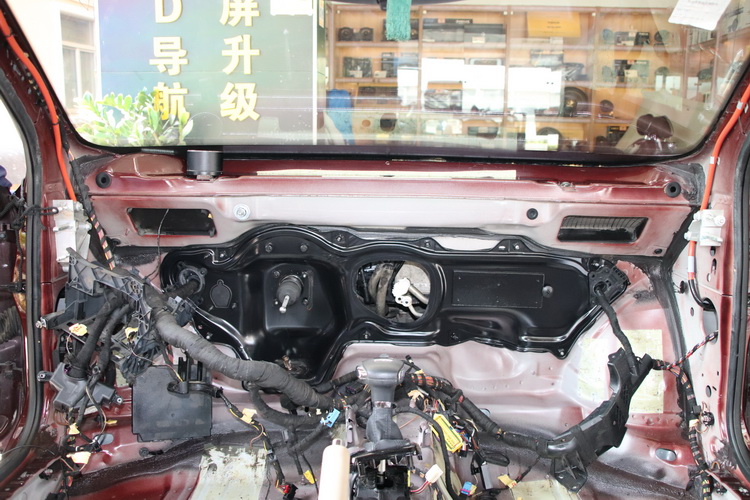 尽除异味厦门靓车港斯柯达昊锐汽车隔音改装大白鲨