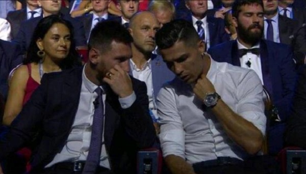 范戴克投票足球先生,梅西获奖c罗范戴克在旁边