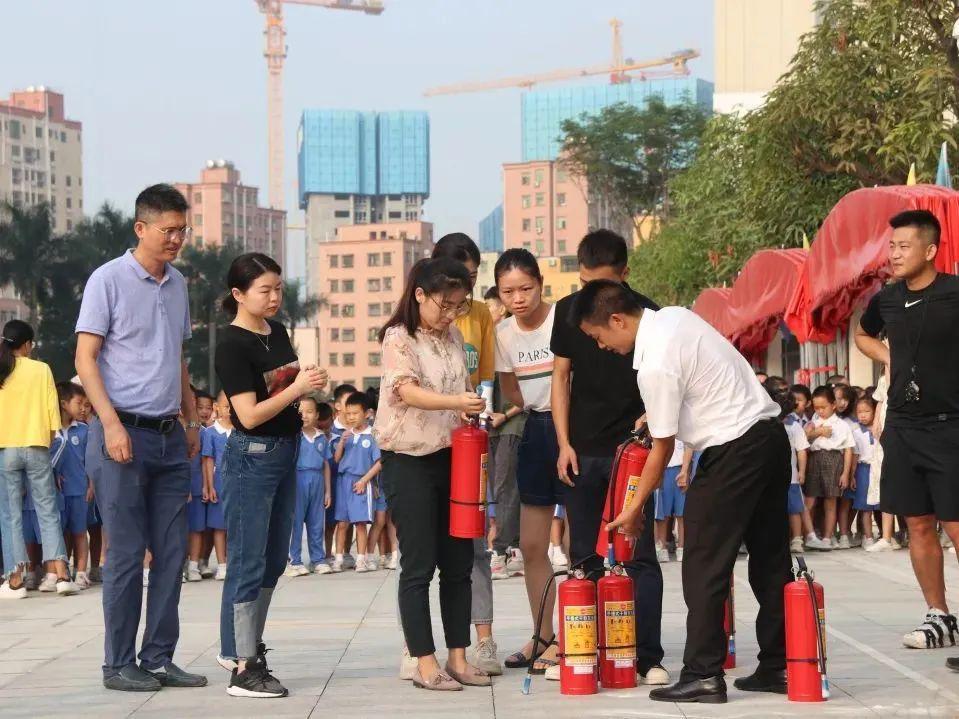 聚四海英才之荟萃，光明这所高标准学校正在崛起