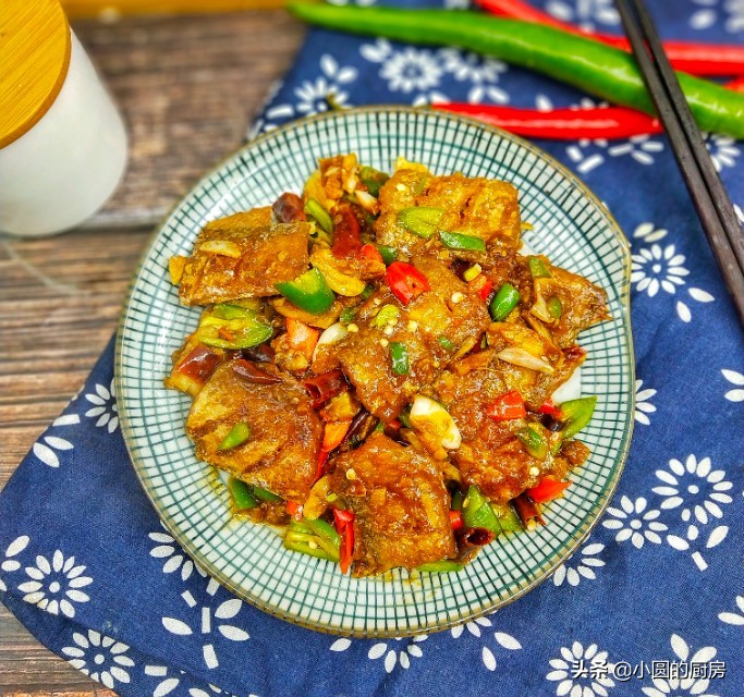 带鱼不加淀粉怎么煎不粘锅不会破,干煎带鱼怎么做好吃又简单不粘锅