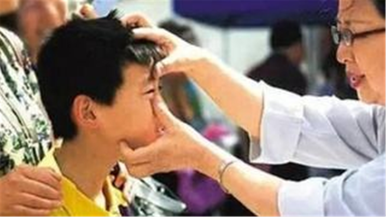 502溅到眼睛医生怎么处理,儿子误把502滴进眼