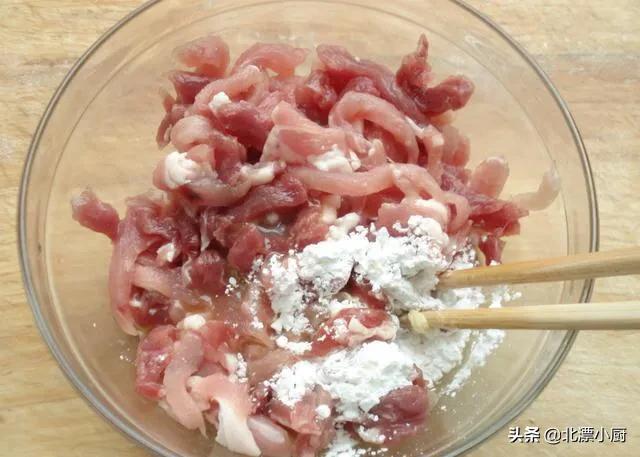 小苏打泡打粉食用碱有什么区别,食用碱和小苏打粉哪个去污更好