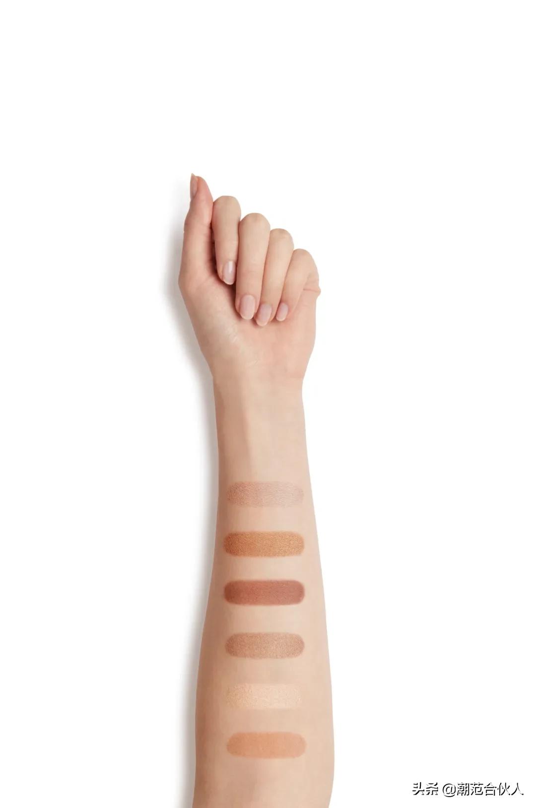 李佳琦omg这个产品也太好用了吧,李佳琦被称为美妆界的代名词