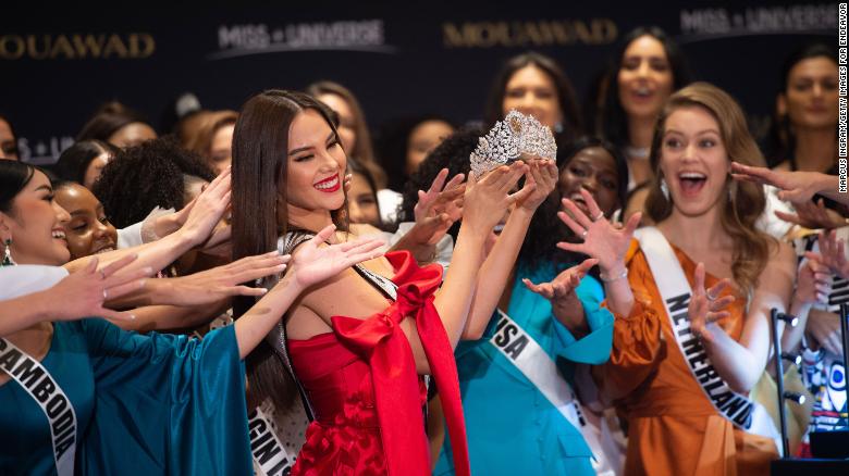 2023南非小姐冠军,南非佳丽获封2019环球小姐