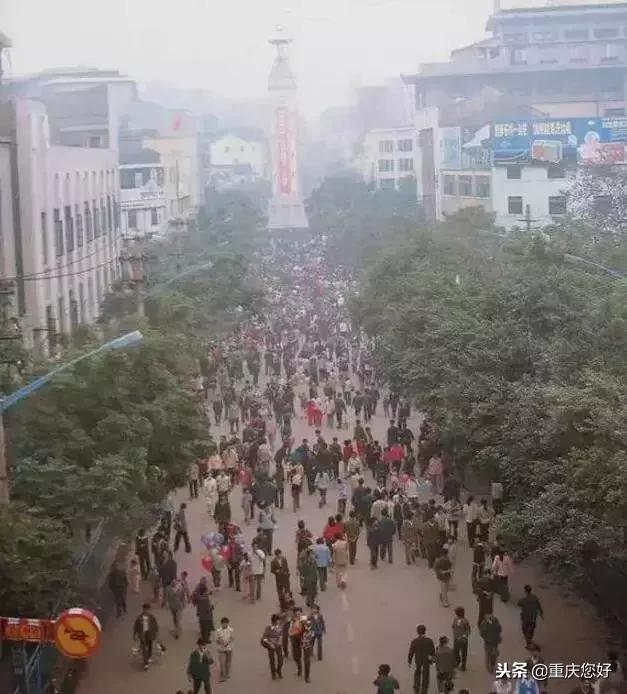 重庆解放碑塔钟视频,重庆解放碑的钟每天都会敲吗