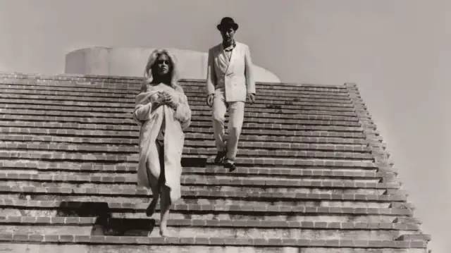 法外之徒戈达尔经典片段,法外之徒戈达尔卢浮宫