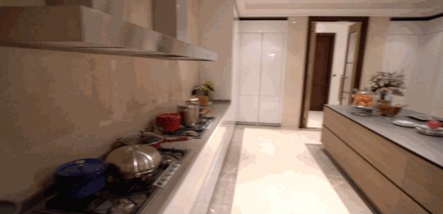 2.2亿又豪宅火了！保洁费10万，贫穷再次限制了我的想象力