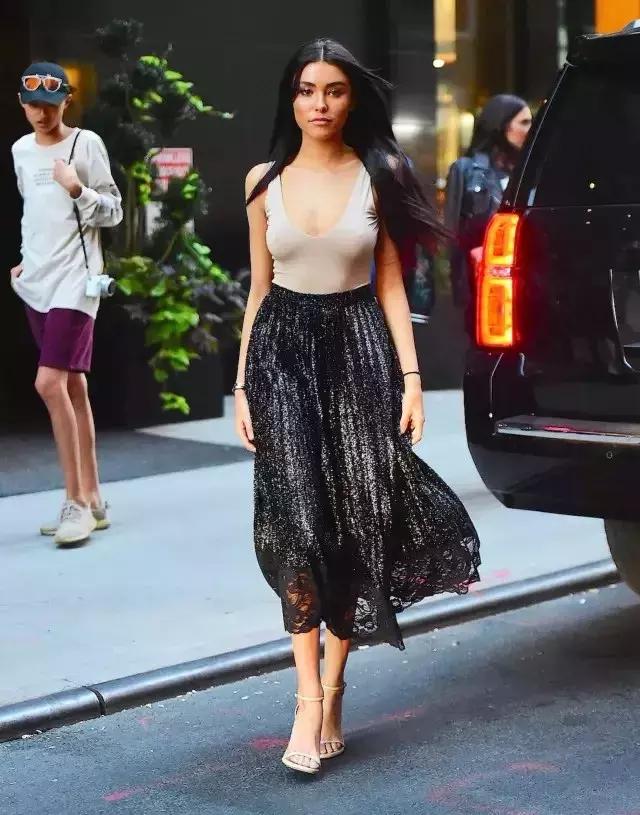 微胖胸大穿紧身衣服好看吗,微胖胸大应该怎么穿衣服