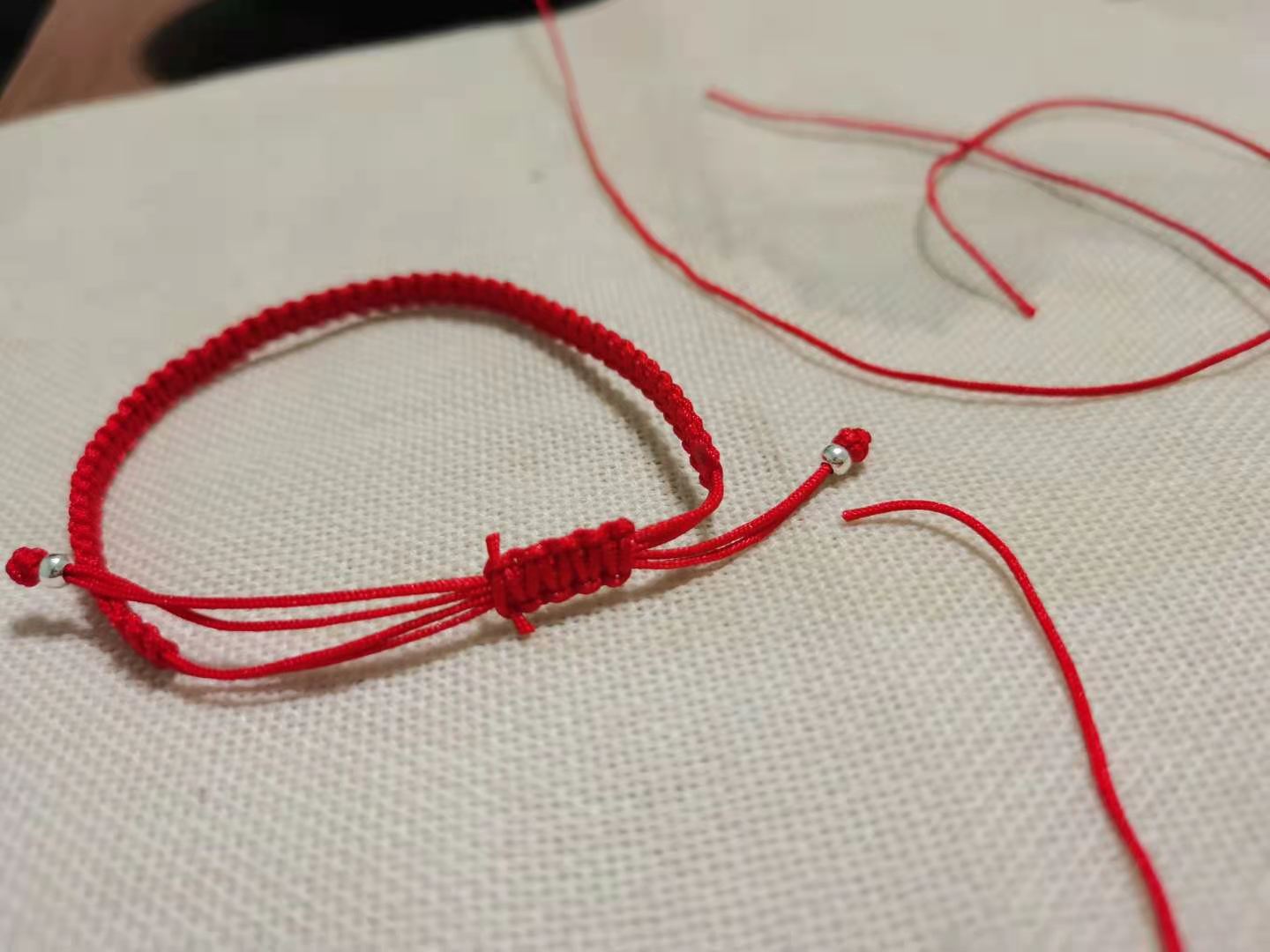 细手绳编转运珠手绳教程,红绳转运珠编绳教程
