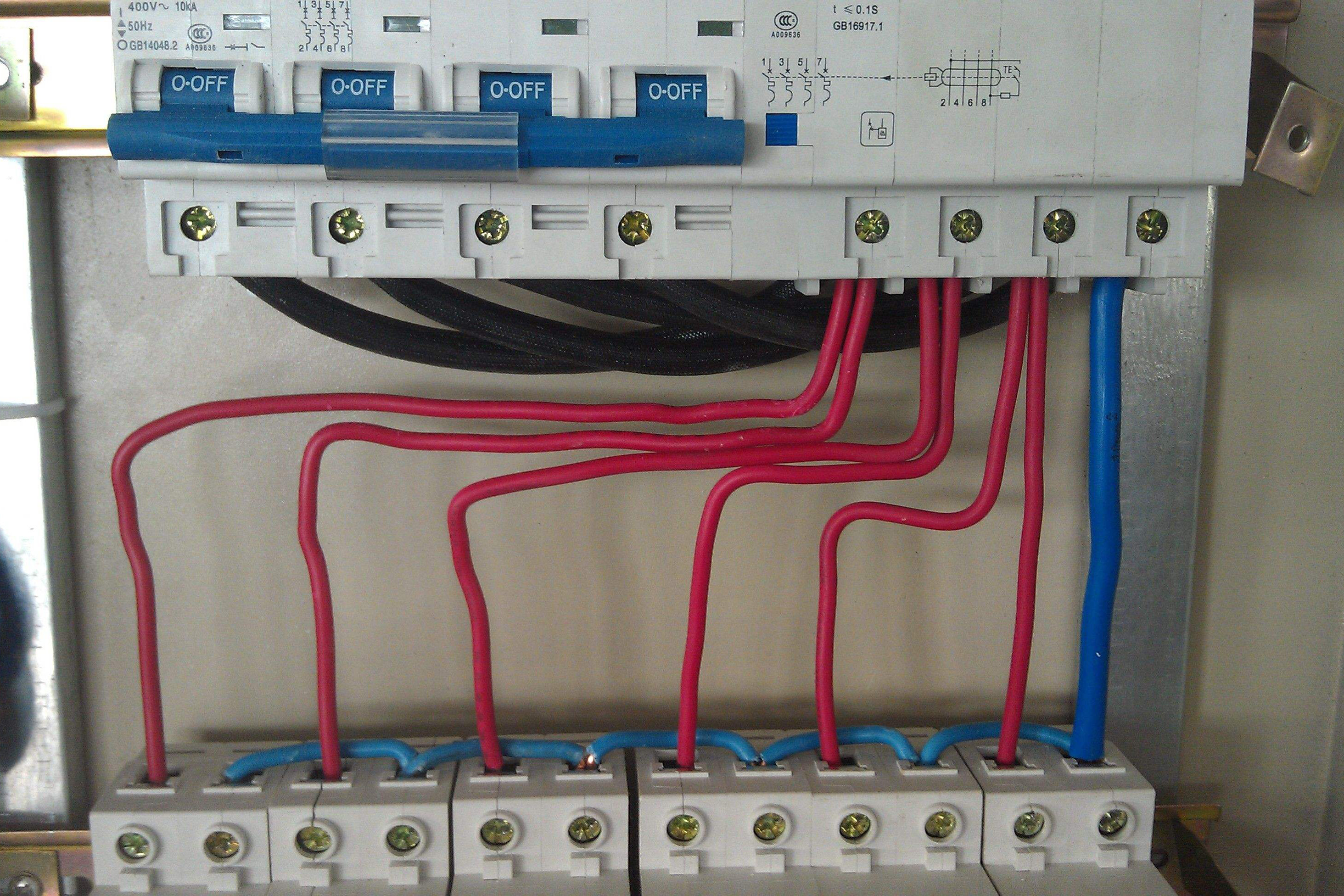 接开关插座老是跳闸怎么回事,插座回路跳闸了推不上去怎么回事