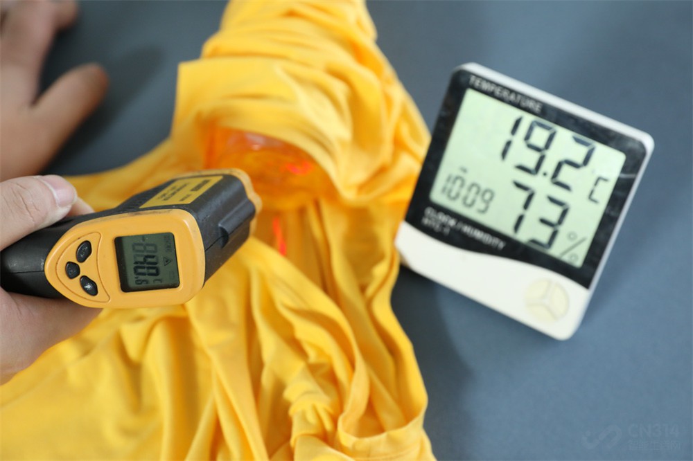 “后浪”的秋衣——自发热内衣好穿吗？亲试穿+四轮测评为你揭晓