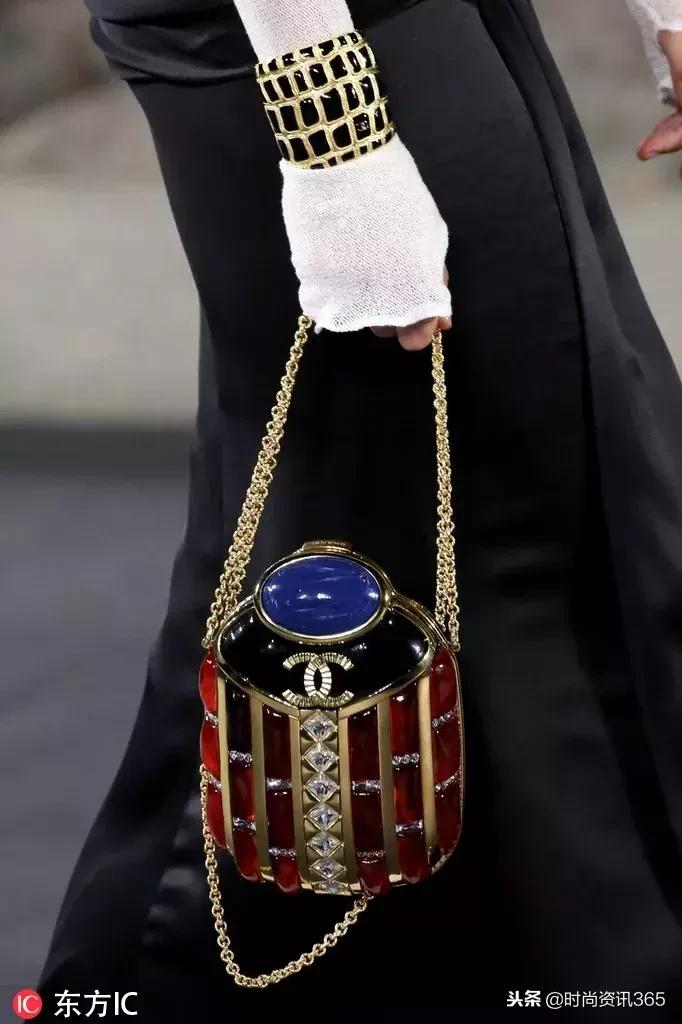 “埃及风”也刮到了时尚圈？CHANEL用金丝银线为你解答！