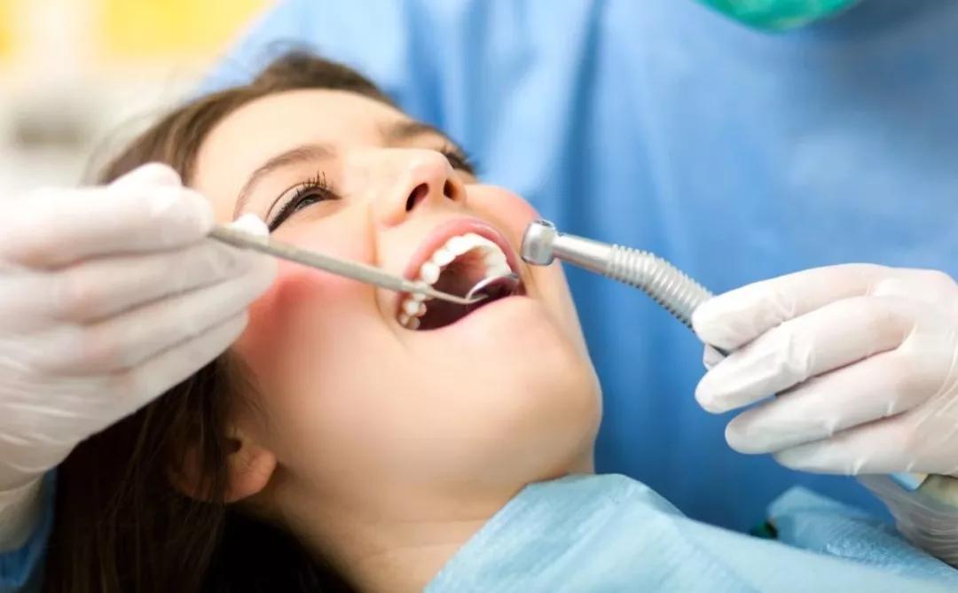 解决牙龈出血你需要知道的所有事,牙龈出血一定要警惕