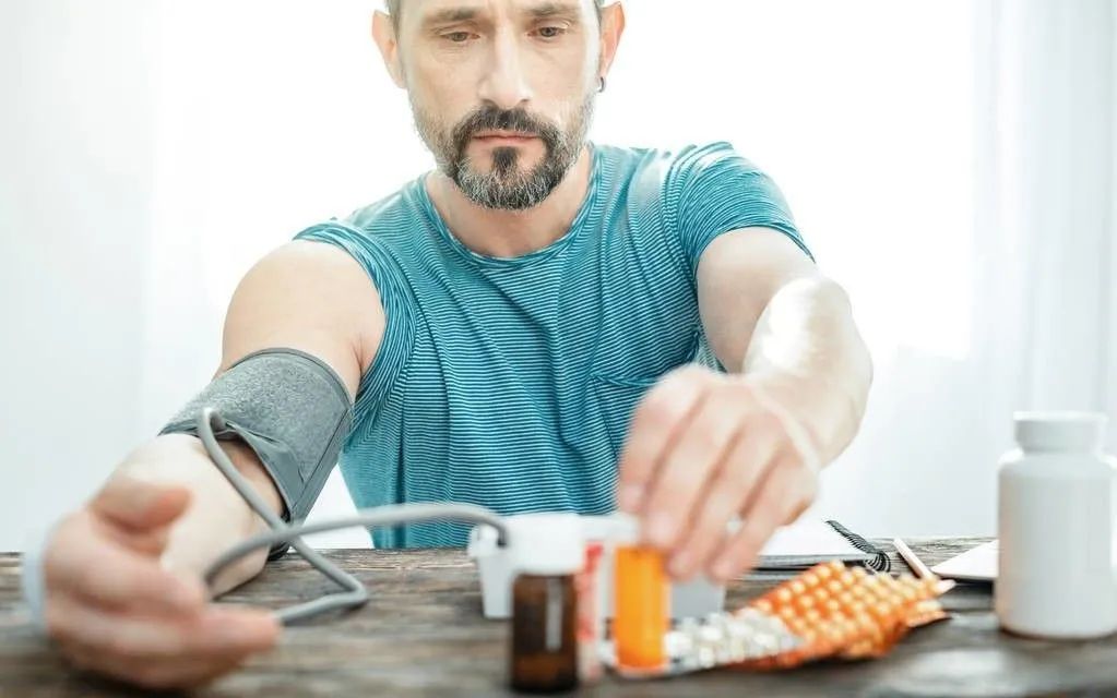 尿毒症并发症消化道出血能治愈么,肌酐高引起的尿毒症能治愈吗