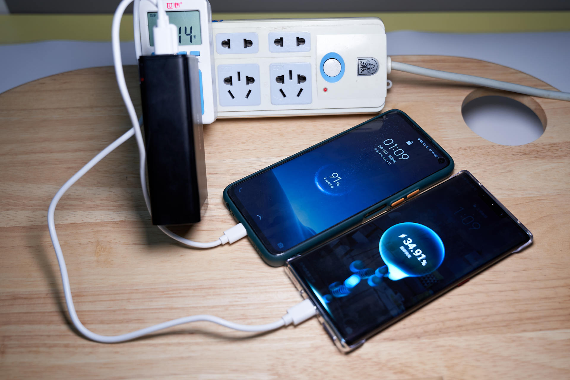 倍思能量堆充电宝,倍思无线充电宝加磁吸功能