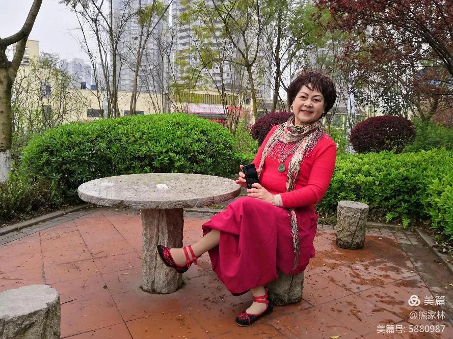 春游和姐妹踏青,春游踏青姐妹拍照