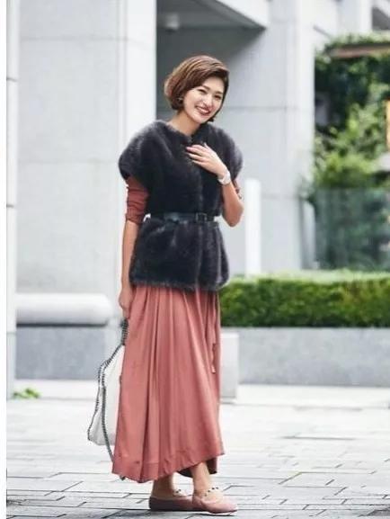 冬季无袖连衣裙怎么搭配,冬季粉色连衣裙打底裤搭配