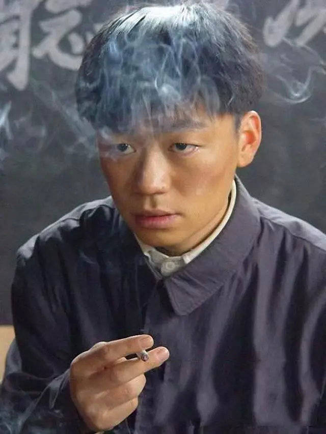 岳云鹏郭德纲大多少岁,岳云鹏14岁郭德纲26岁