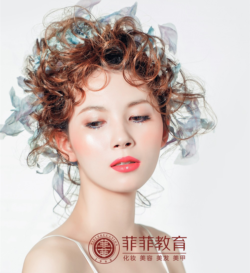 怎样化新娘妆简单又漂亮,最近流行的新娘妆怎么制作