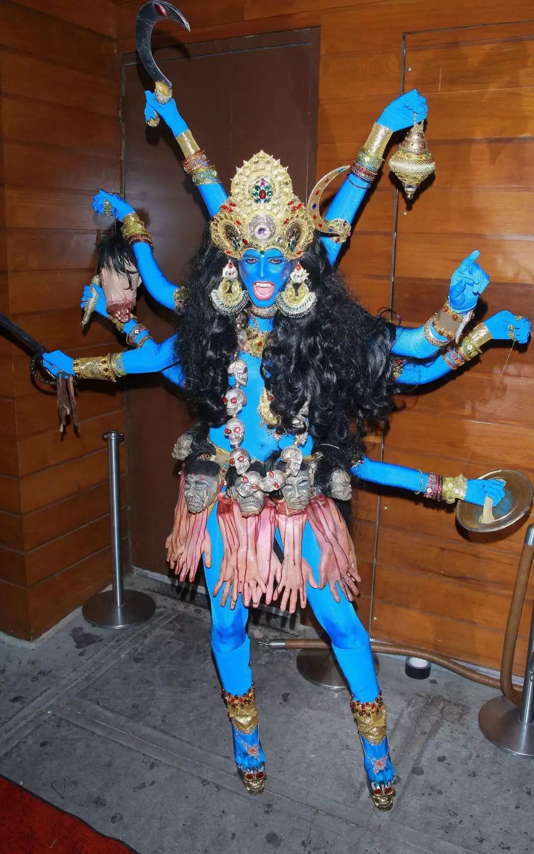 「布稀奇」和明星们的COS相比，你们万圣节的花手骷髅弱爆了